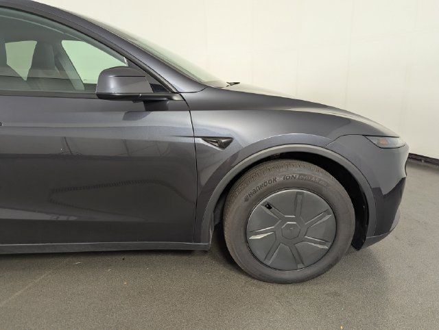 Used 2026 Tesla Model Y 2WD image 12