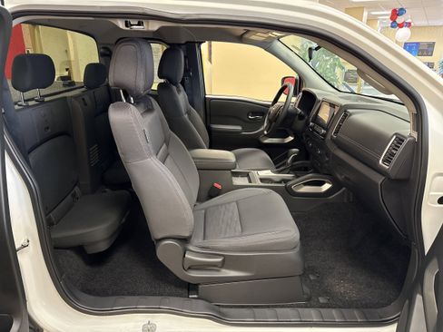Used 2024 Nissan Frontier SV w/ Technology Package image 12