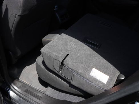 Used 2021 Chevrolet Equinox LT FWD image 23