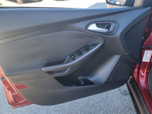 Used 2015 Ford Focus SE w/ Equipment Group 201A image 8