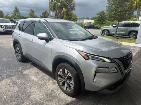 Used 2023 Nissan Rogue SV FWD image 2