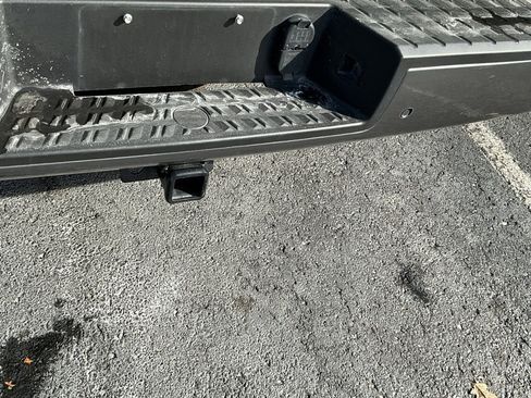 Used 2024 Nissan Titan SV image 5