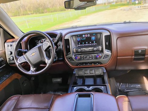 Used 2015 Chevrolet Silverado 1500 High Country w/ High Country Premium Package AWD/4WD image 11