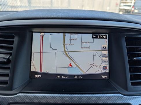 Used 2018 Nissan Pathfinder SL image 3