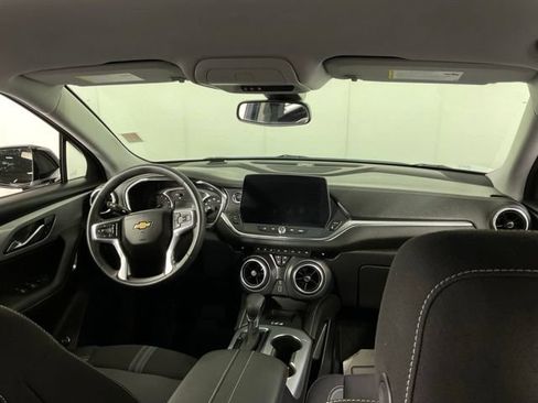 Used 2025 Chevrolet Blazer LT w/ Convenience Package FWD image 12