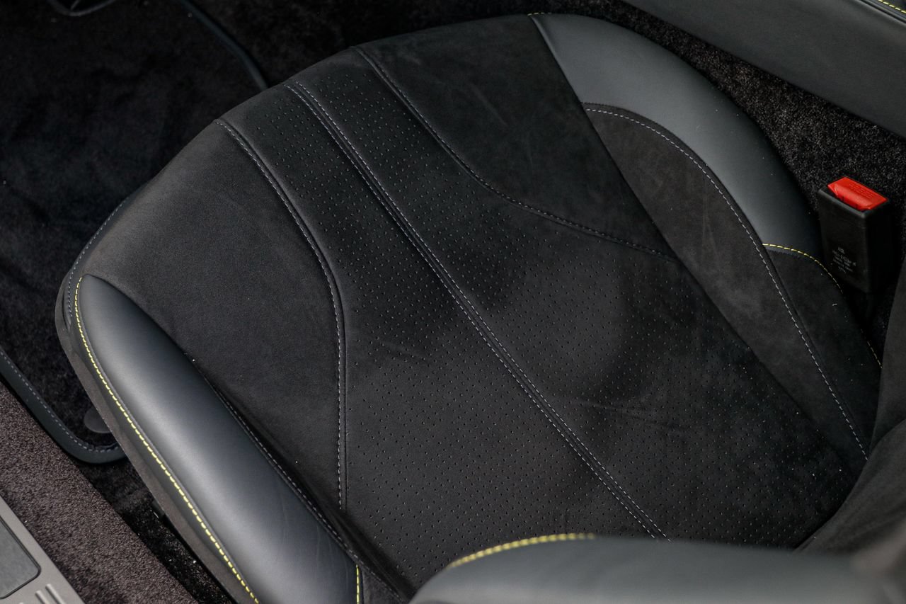 Used 2025 Aston Martin V8 Vantage Coupe RWD image 34