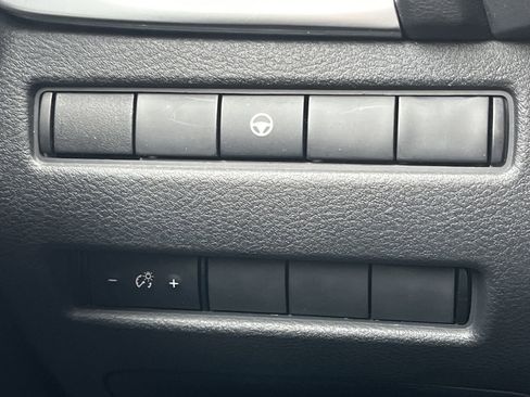 Certified 2022 Nissan Rogue SV image 13