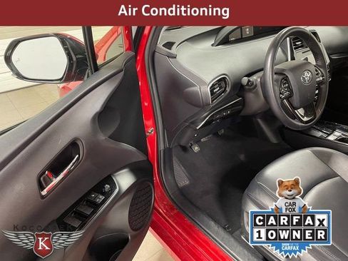 Used 2019 Toyota Prius L Eco image 11
