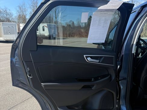 Used 2018 Ford Edge SEL w/ Equipment Group 201A AWD/4WD image 12