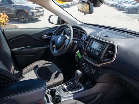 Used 2016 Jeep Cherokee Sport FWD image 13