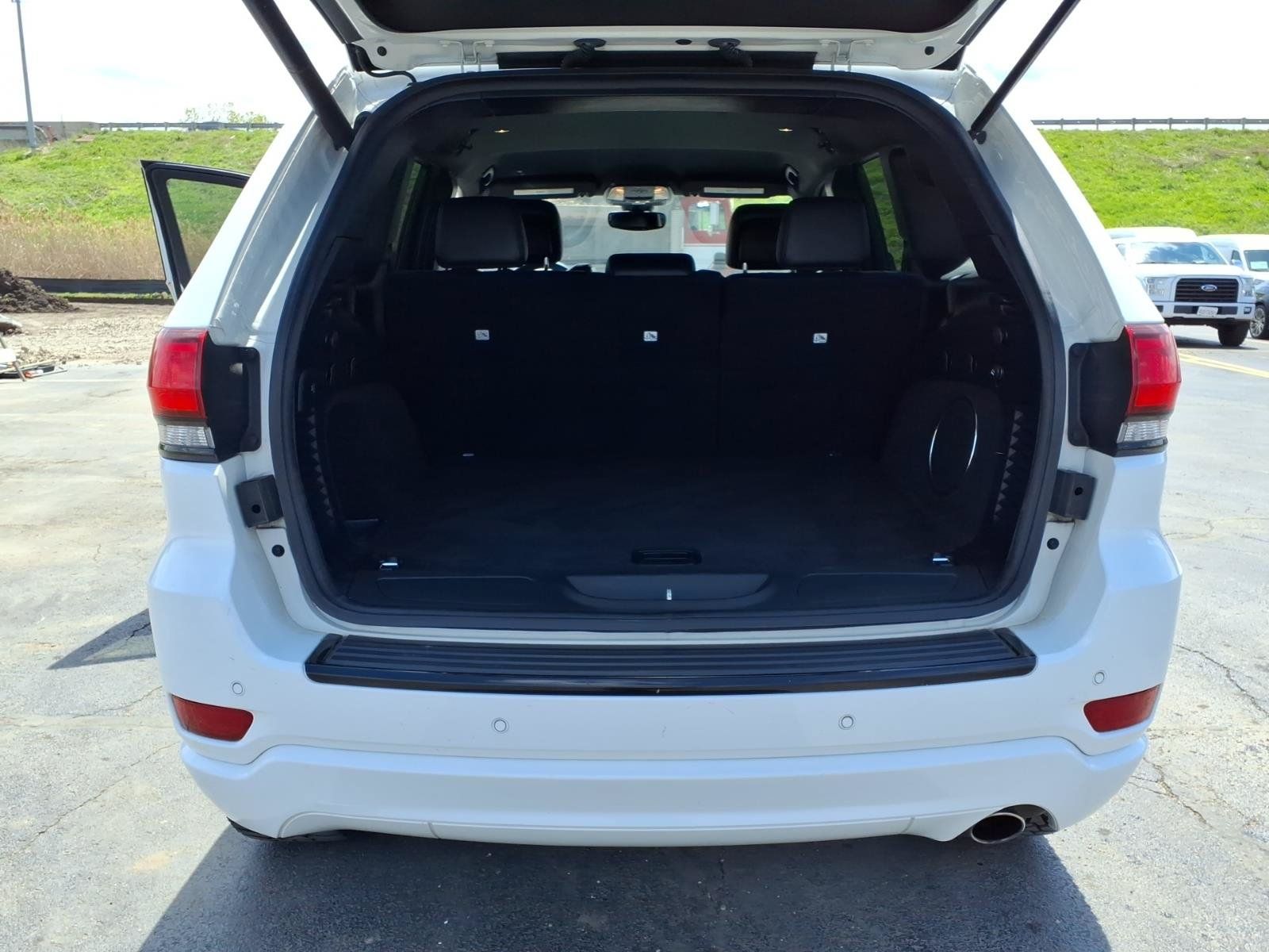 Used 2017 Jeep Grand Cherokee Altitude AWD/4WD image 28
