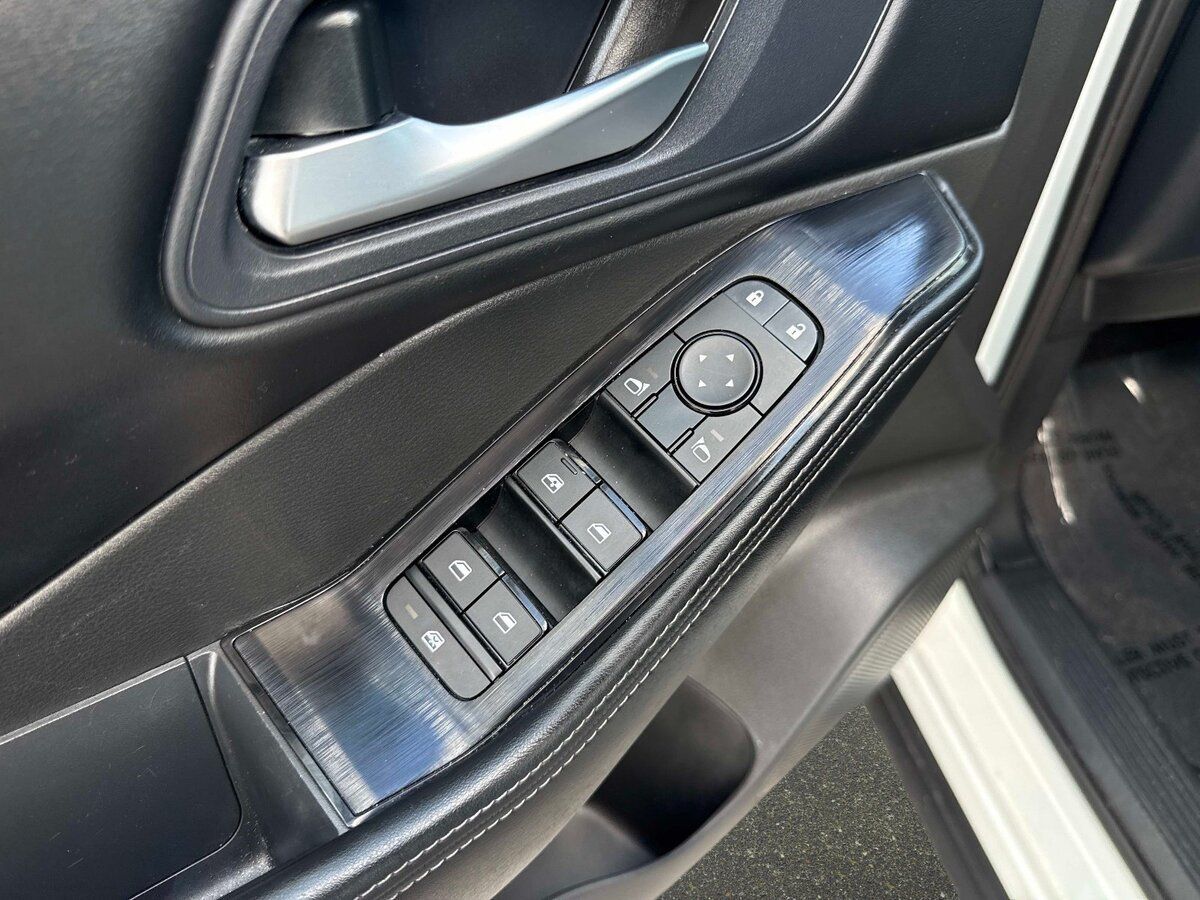 Used 2024 Nissan Rogue SV AWD/4WD image 17