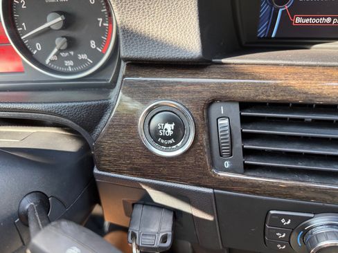 Used 2012 BMW 328i Convertible RWD image 18