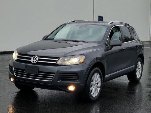 Used 2012 Volkswagen Touareg Sport image 1
