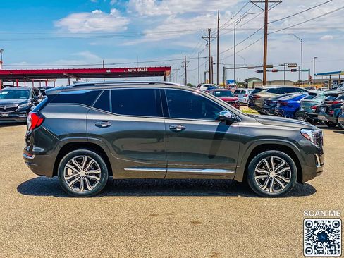 Used 2020 GMC Terrain Denali w/ Denali Premium Package AWD/4WD image 9