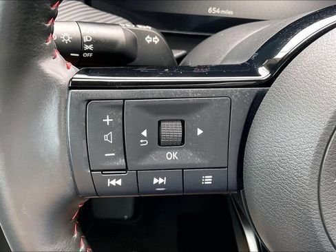 Used 2025 Nissan Kicks SR FWD image 16