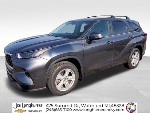Used 2023 Toyota Highlander LE AWD/4WD image 4