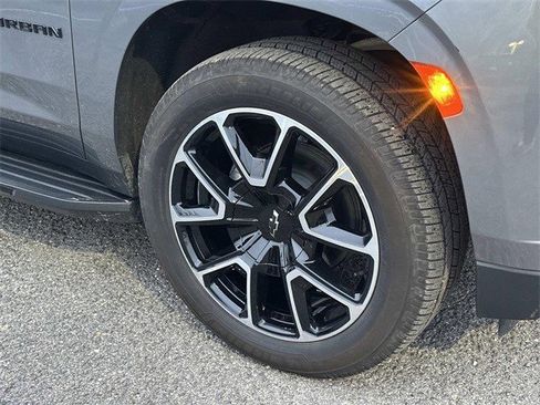 Certified 2021 Chevrolet Suburban RST w/ Luxury Package image 7