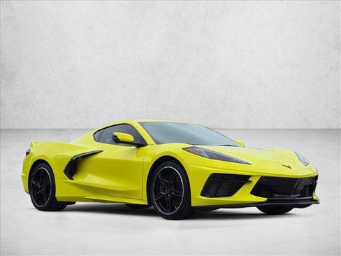 Used 2022 Chevrolet Corvette Stingray Preferred Cpe w/ Z51 Performance Package RWD image 3