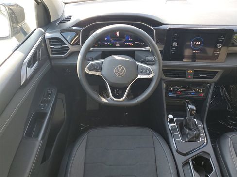 New 2026 Volkswagen Taos SE image 15