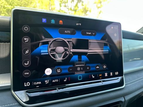 New 2026 Volkswagen Tiguan SE R-Line AWD/4WD image 11