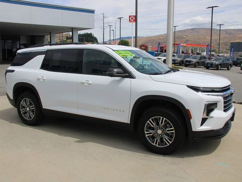 Certified 2024 Chevrolet Traverse LT image 10