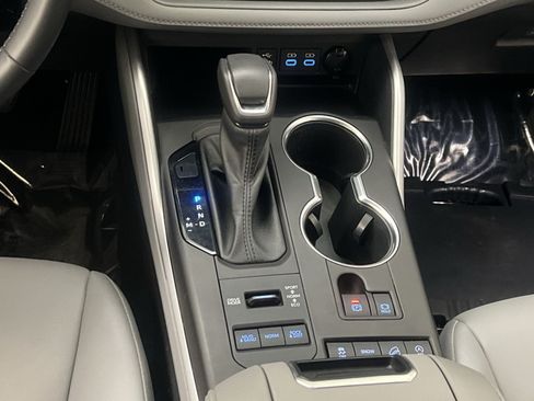 Used 2022 Toyota Highlander XLE AWD/4WD image 21