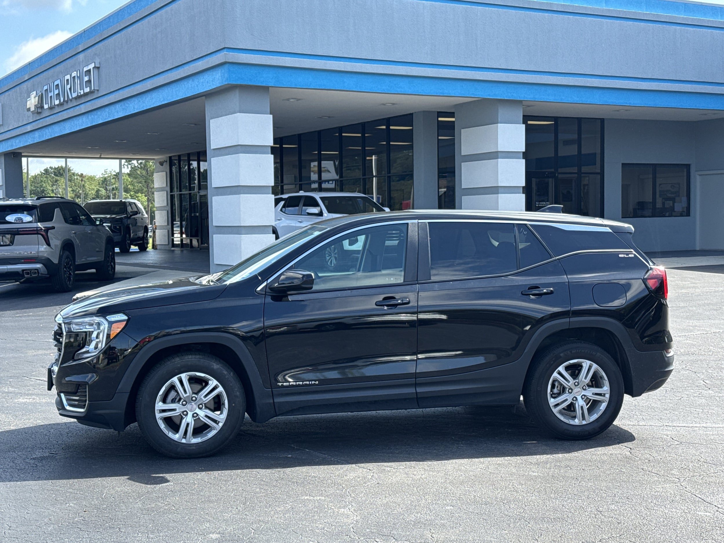 Used 2024 GMC Terrain SLE FWD image 5