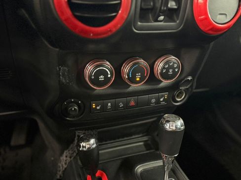 Used 2017 Jeep Wrangler Unlimited Sahara image 19