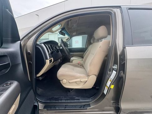 Used 2012 Toyota Tundra 4x4 CrewMax w/ Tow Pkg image 11