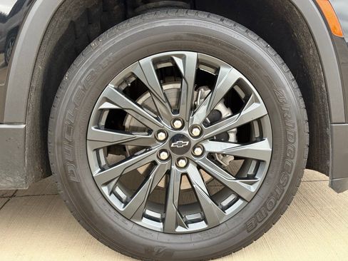 Used 2023 Chevrolet Traverse RS image 9