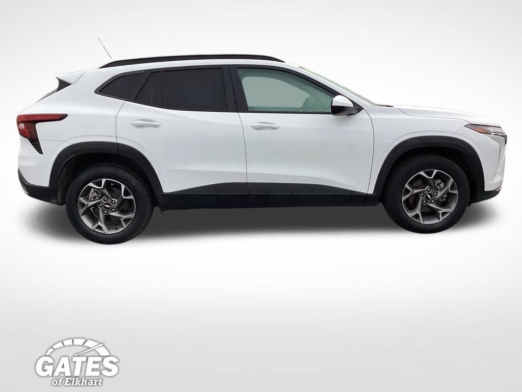 Used 2025 Chevrolet Trax LT w/ LT Convenience Package FWD image 10