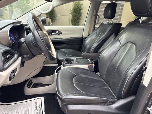 Used 2018 Chrysler Pacifica Limited w/ Advanced Safetytec Group image 15