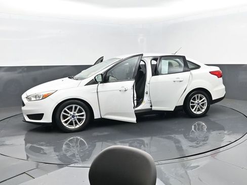 Used 2017 Ford Focus SE image 28