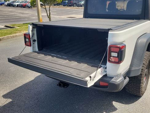 Used 2022 Jeep Gladiator Rubicon w/ LED Lighting Group AWD/4WD image 11