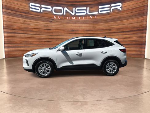 Used 2023 Ford Escape Active w/ Tech Pack #2 image 2