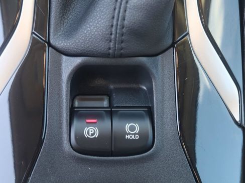 Used 2020 Toyota Corolla LE FWD image 17