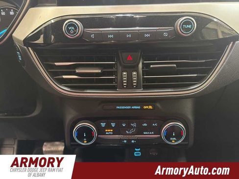 Used 2022 Ford Escape SE image 17