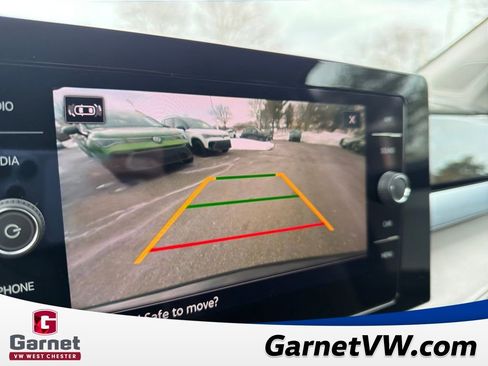 Certified 2025 Volkswagen Taos SE image 20