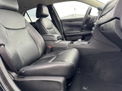 Used 2023 Chrysler 300 Touring AWD/4WD image 10