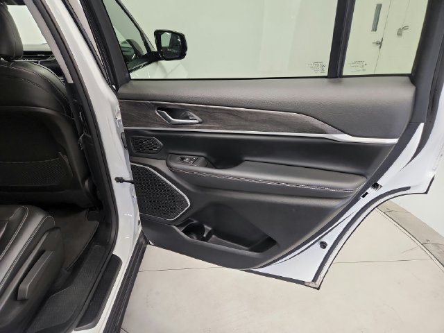 Used 2022 Jeep Grand Cherokee L Limited w/ Black Appearance Package RWD image 29