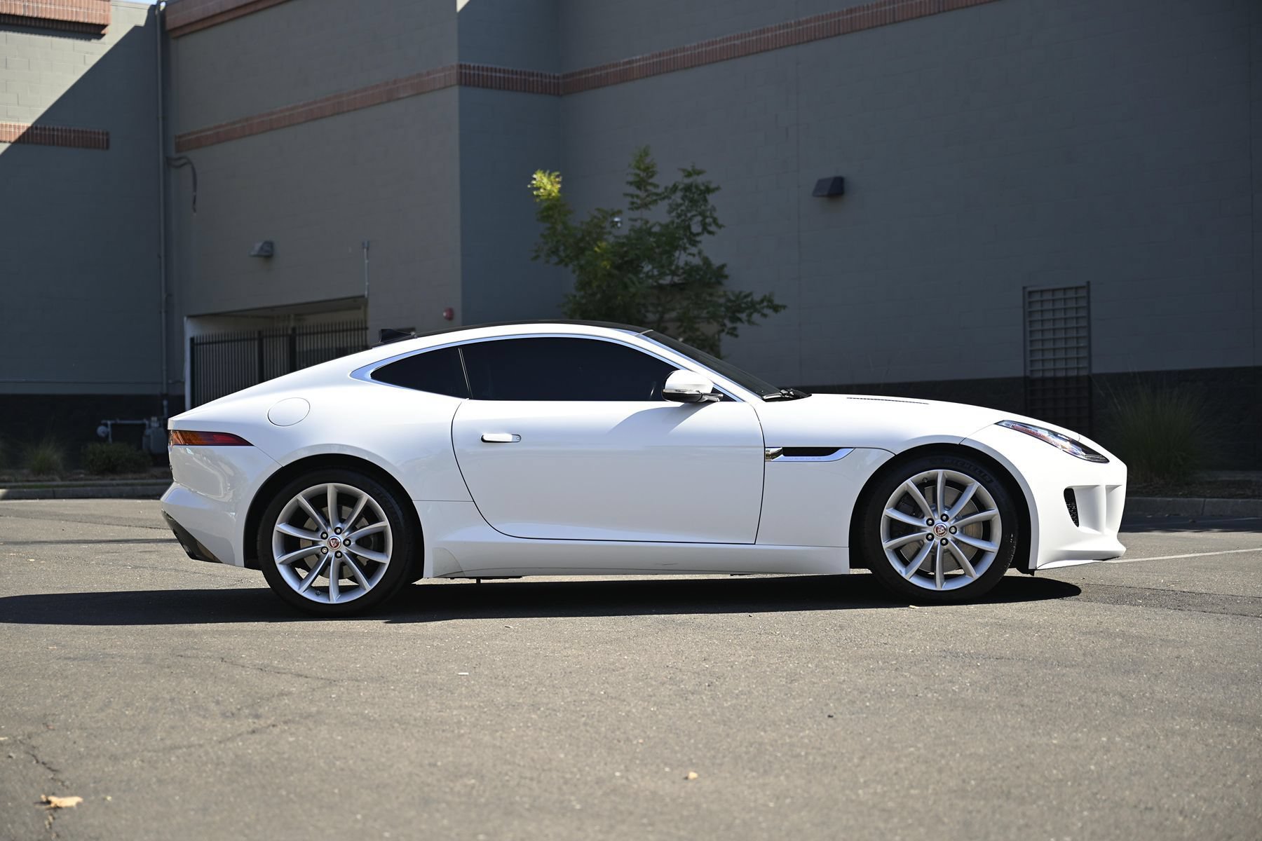 Used 2016 Jaguar F-TYPE S RWD image 7