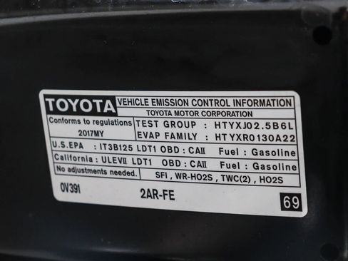 Certified 2017 Toyota RAV4 LE w/ Carpet Mat Package AWD/4WD image 29
