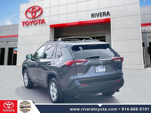 Used 2021 Toyota RAV4 XLE w/ XLE Grade Weather Package AWD/4WD image 8