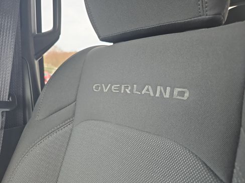 Used 2023 Jeep Gladiator Overland w/ Cold Weather Group image 38