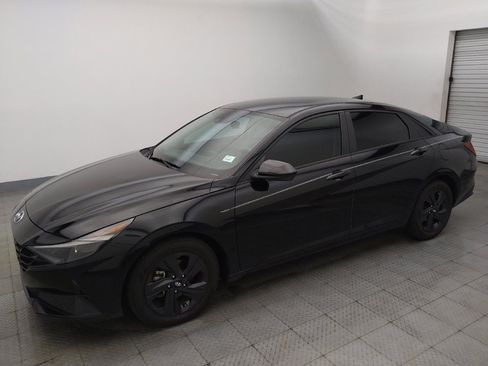 Used 2021 Hyundai Elantra SEL FWD image 2