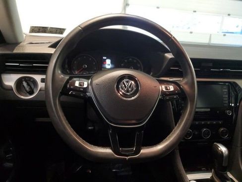 Used 2022 Volkswagen Passat 2.0T SE image 15