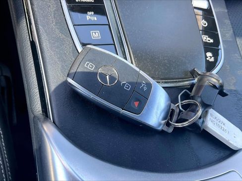 Used 2022 Mercedes-Benz GLC 300 image 11