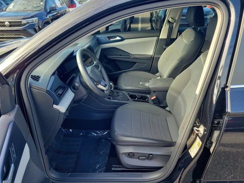 Certified 2023 Volkswagen Taos SE w/ Panoramic Sunroof Package FWD image 17