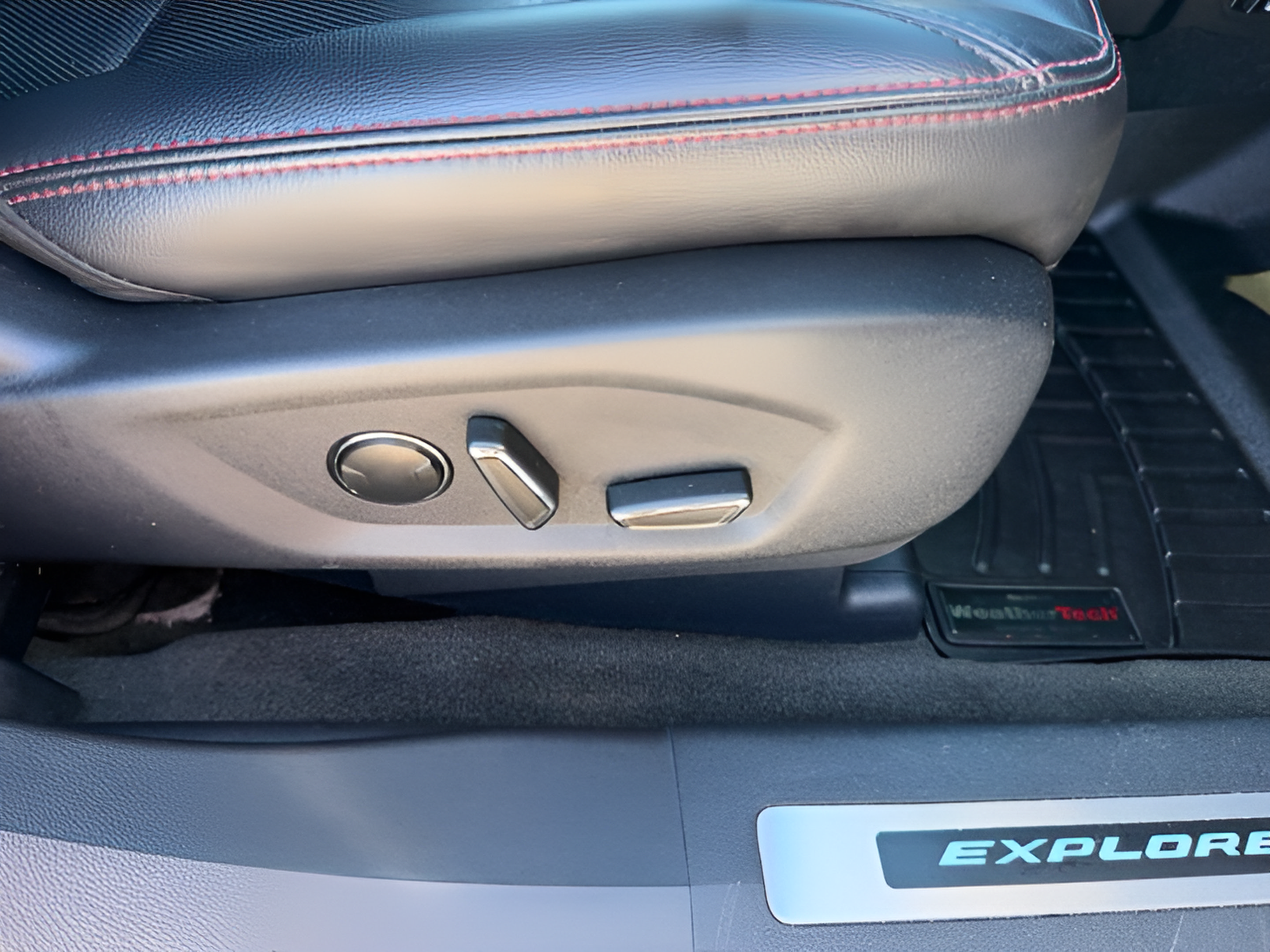 Used 2016 Ford Explorer Sport w/ Equipment Group 401A AWD/4WD image 32